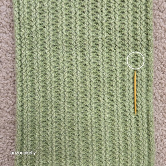 Castlerig Cashmere Green Knit Scarf *TINY REPAIRED HOLE* - Picture 4 of 12